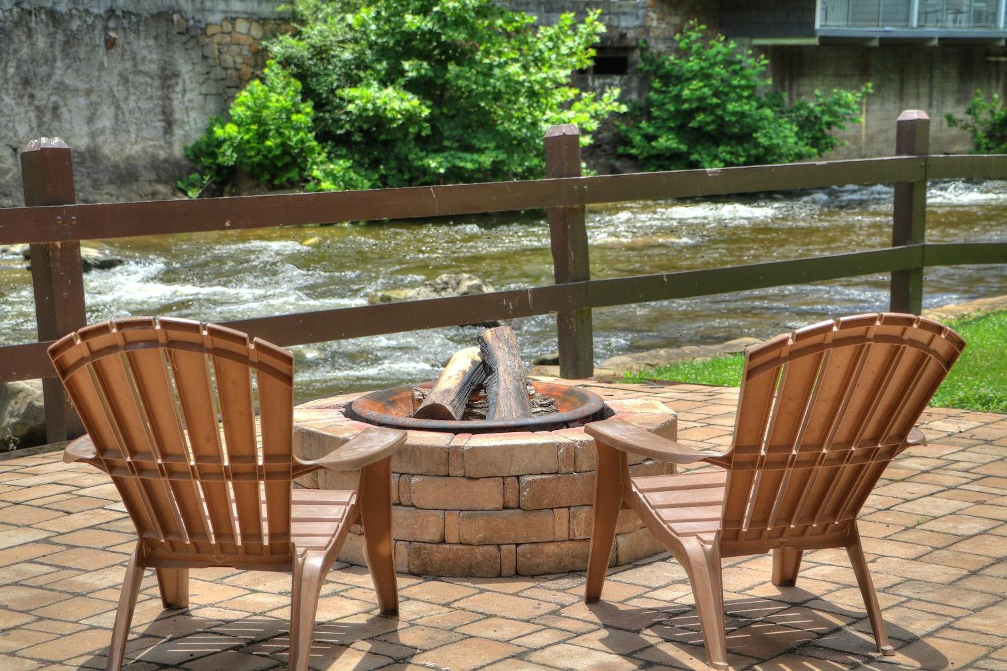 Gatlinburg River Inn Exterior photo
